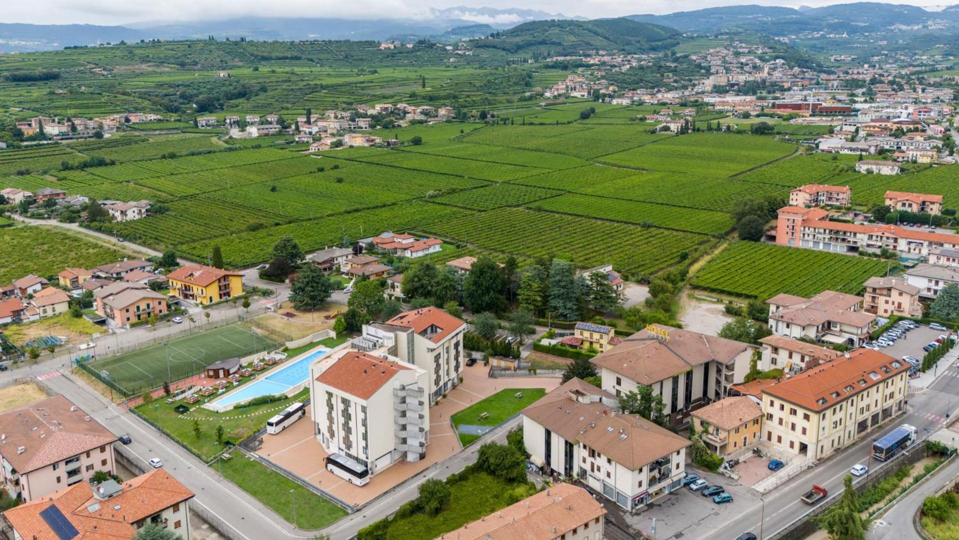 Kona Hotel Verona By Kleos Group Collection Negrar Exterior photo